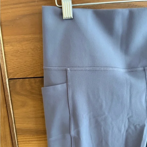 Athleta Salutation stash pocket II 7/8 Tight Leggings Size L - Picture 2 of 7